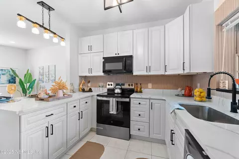 5645 Kimbrell Dr S, Jacksonville, FL 32210