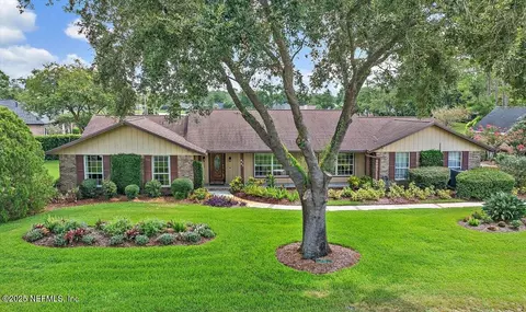 8182 Pine Lake Rd, Jacksonville, FL 32256