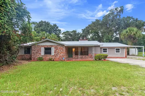 4044 Silver Lake Dr, Palatka, FL 32177