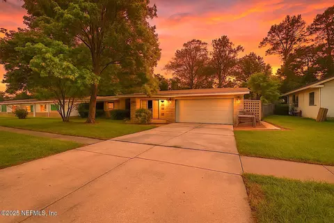 7040 Greenholly Dr, Jacksonville, FL 32277