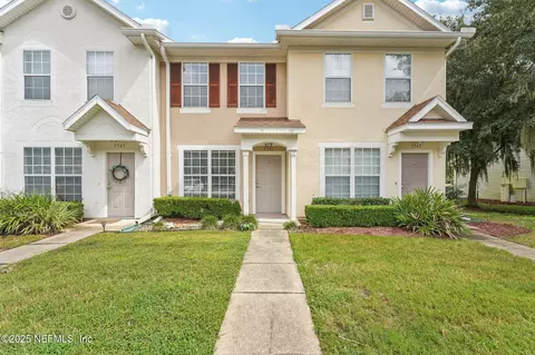 3545 Twisted Tree Ln, Jacksonville, FL 32216