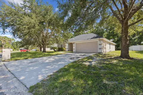 895 Heritage Lakes Dr, Jacksonville, FL 32218