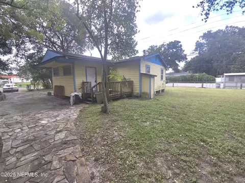 5233 Old Middleburg Rd N, Jacksonville, FL 32210