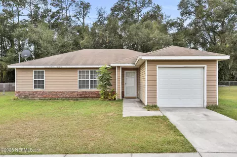 242 Mango Dr, Palatka, FL 32177