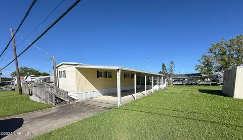 146 Paradise Dr, Welaka, FL 32193