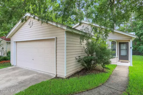 1891 Hunters Trace Cir, Middleburg, FL 32068