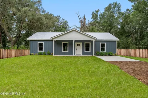 207 N Palmetto Ave, Florahome, FL 32140