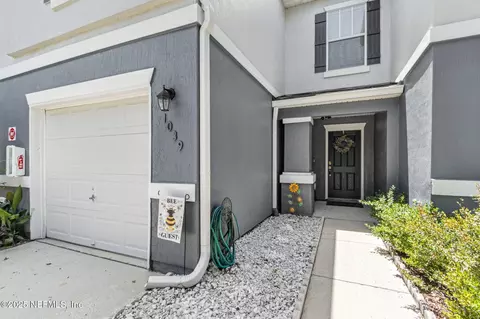 1039 N Black Cherry Dr, Saint Johns, FL 32259