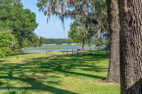 8048 County Line Rd, Melrose, FL 32666