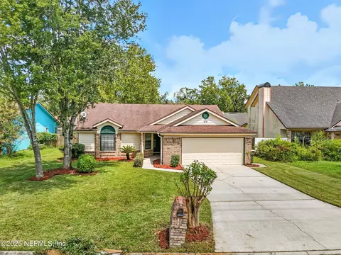 419 Cranes Landing Ct, Jacksonville, FL 32216