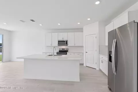 7429 Everett Forest Dr, Jacksonville, FL 32219