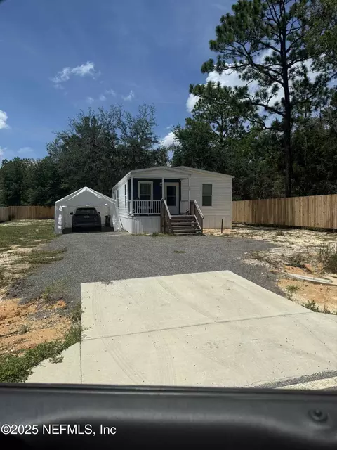 209 Dawn Ave, Interlachen, FL 32148