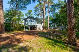 126 Bentley Dr, Hawthorne, FL 32640