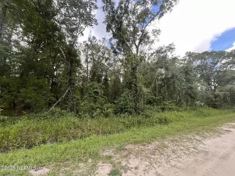 4566 Division St, Hastings, FL 32145