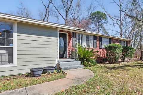 10605 Arnez Rd, Jacksonville, FL 32218