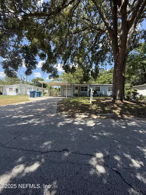 2342 Pine Summit Dr E, Jacksonville, FL 32211