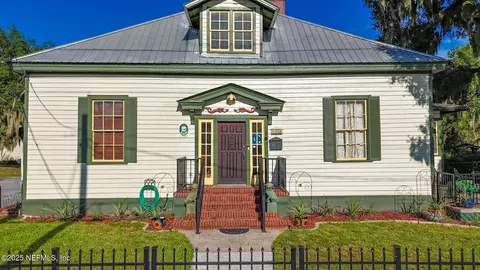 117 S 3rd St, Palatka, FL 32177