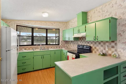 100 Mangels Dr, Interlachen, FL 32148 photo 4