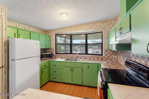 100 Mangels Dr, Interlachen, FL 32148 photo 3