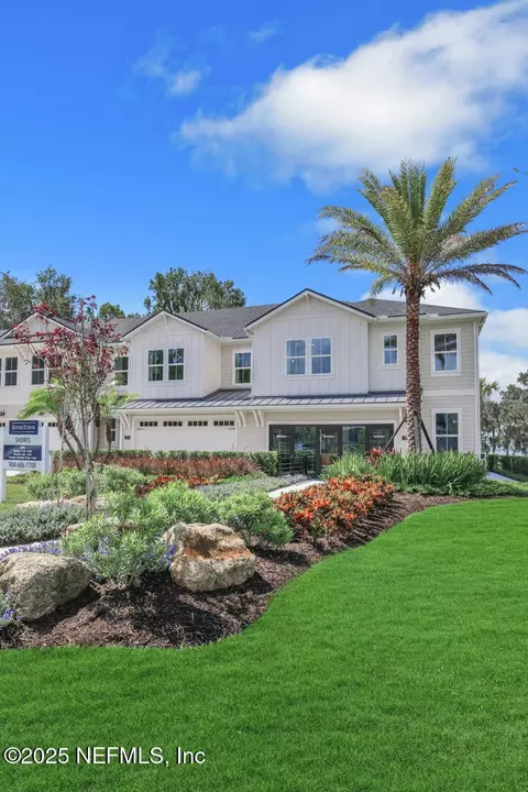 387 Oakmoss Dr, Saint Johns, FL 32259