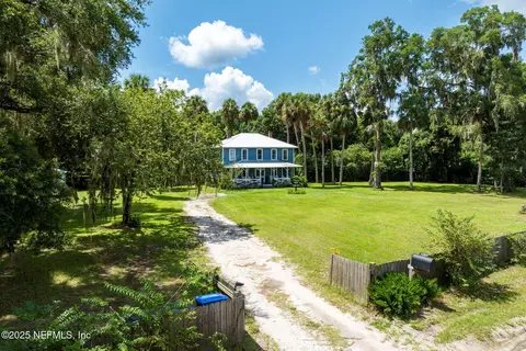 4083 Silver Lake Dr, Palatka, FL 32177