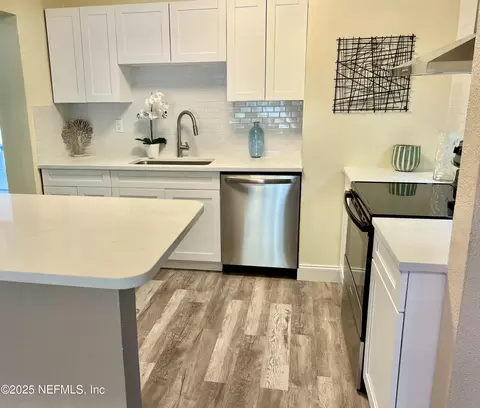3443 Inwood Cir W, Jacksonville, FL 32207