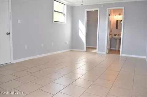 2141 Monteau Dr, Jacksonville, FL 32210