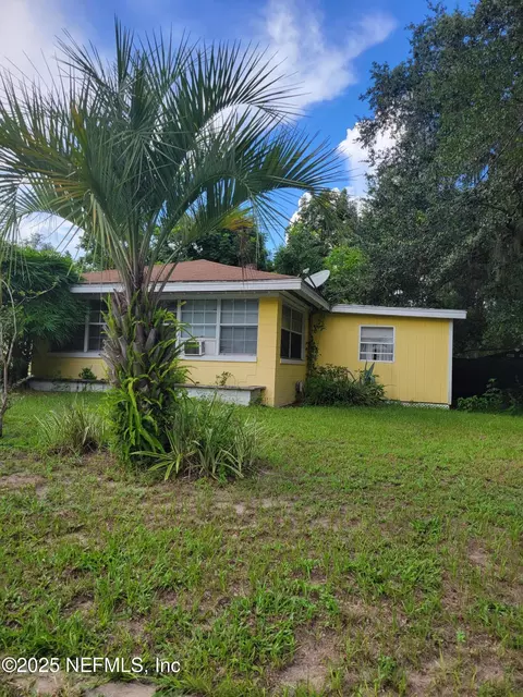 520 Orange Ave, Crescent City, FL 32112