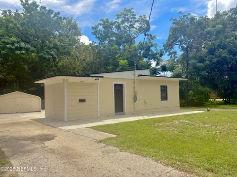 3749 Eve Dr E, Jacksonville, FL 32246