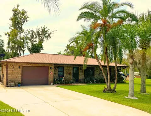 205 Park Ave, Crescent City, FL 32112
