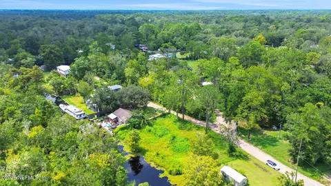 1 Hide-a-way Dr, Jacksonville, FL 32258