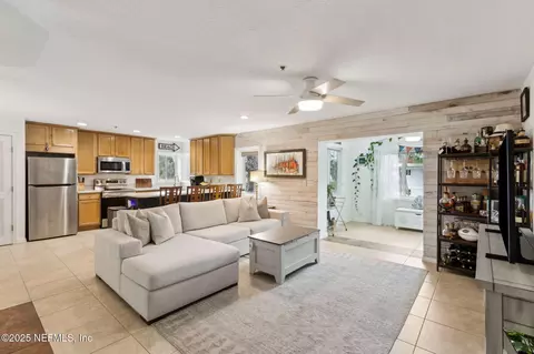 210 11th Ave N #208, Jacksonville Beach, FL 32250