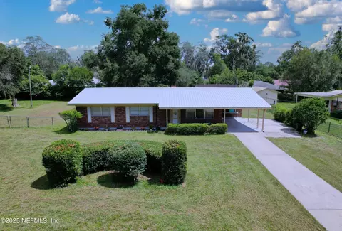 2917 Silver Lake Dr, Palatka, FL 32177