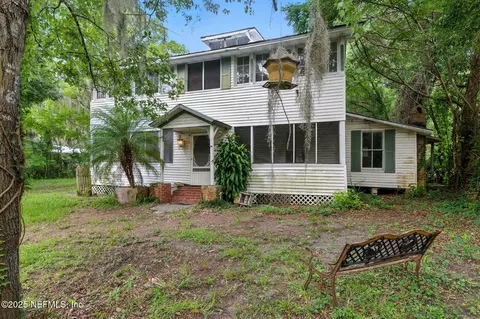 411 N Main St, Crescent City, FL 32112