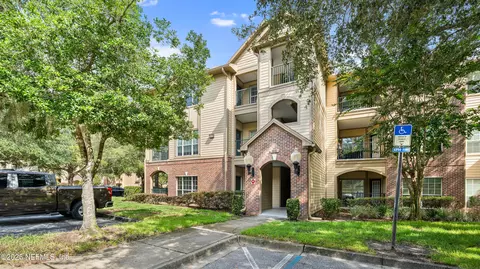 7800 Point Meadows Dr #818, Jacksonville, FL 32256