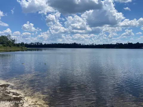 111 Lake Shore Dr, Interlachen, FL 32148