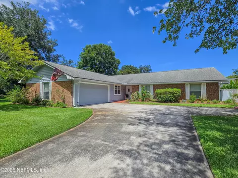 2243 The Woods Dr E, Jacksonville, FL 32246