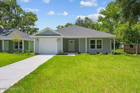 302 S 14th St, Palatka, FL 32177
