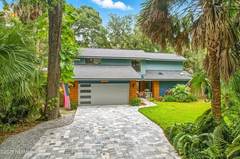 1825 Hickory Ln, Atlantic Beach, FL 32233