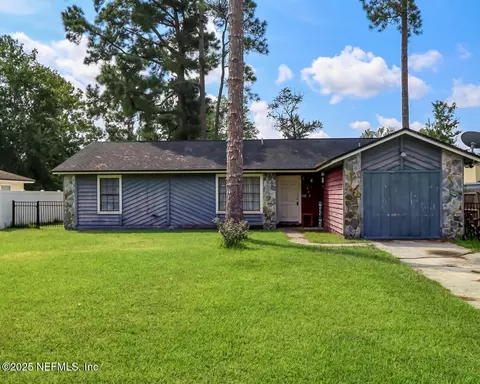 1827 Killarn Cir, Middleburg, FL 32068