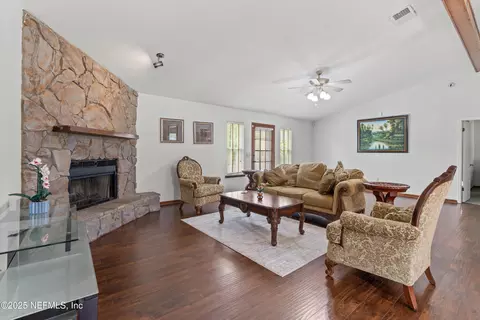 Living - 10930 Grand Trunk Ln, Jacksonville, FL 32257 photo 1 of 3