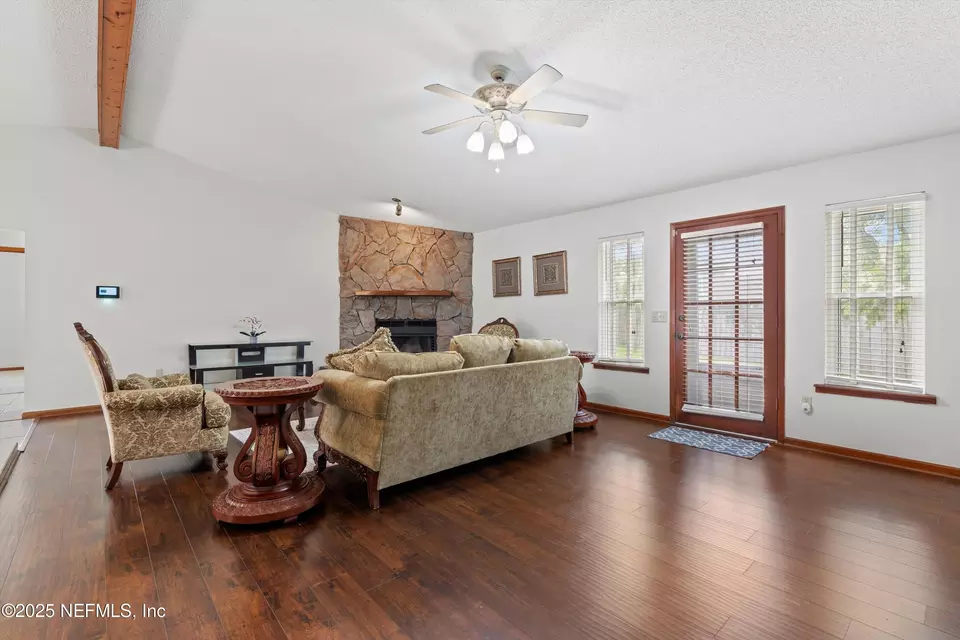 Living - 10930 Grand Trunk Ln, Jacksonville, FL 32257 photo 3 of 3