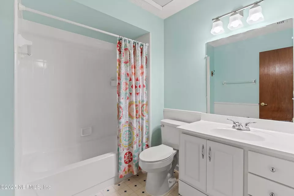 Bath - 10930 Grand Trunk Ln, Jacksonville, FL 32257 photo 4 of 4
