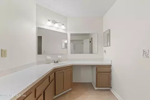Bath - 10930 Grand Trunk Ln, Jacksonville, FL 32257 photo 1 of 4