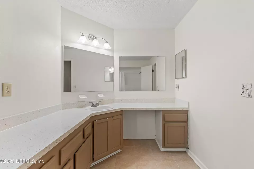 Bath - 10930 Grand Trunk Ln, Jacksonville, FL 32257 photo 1 of 4