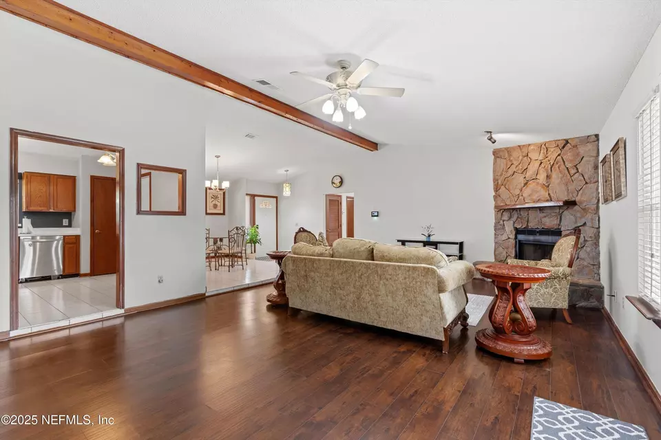 Living - 10930 Grand Trunk Ln, Jacksonville, FL 32257 photo 2 of 3