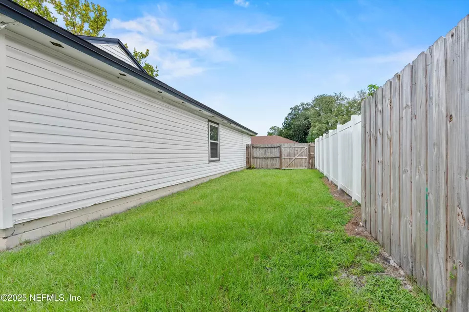 Exterior - 10930 Grand Trunk Ln, Jacksonville, FL 32257 photo 4 of 4