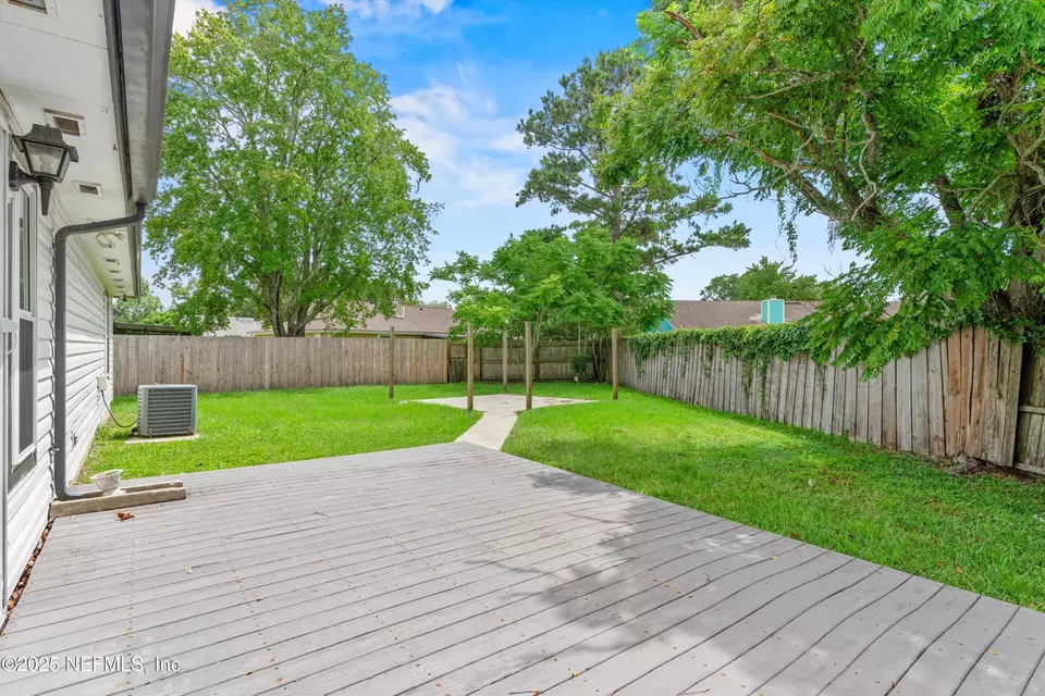 Exterior - 10930 Grand Trunk Ln, Jacksonville, FL 32257 photo 2 of 4