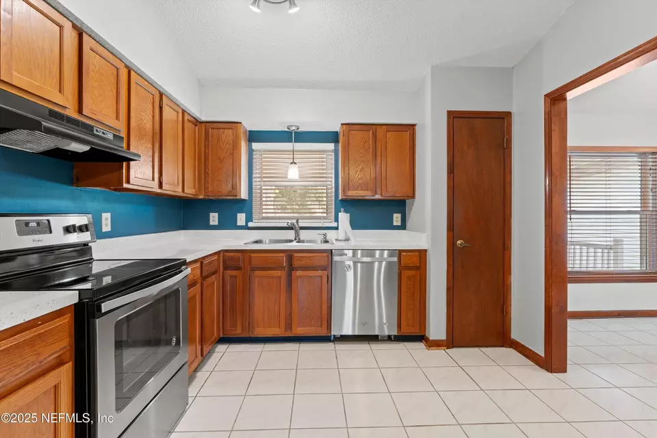 Kitchen - 10930 Grand Trunk Ln, Jacksonville, FL 32257 photo 2 of 2