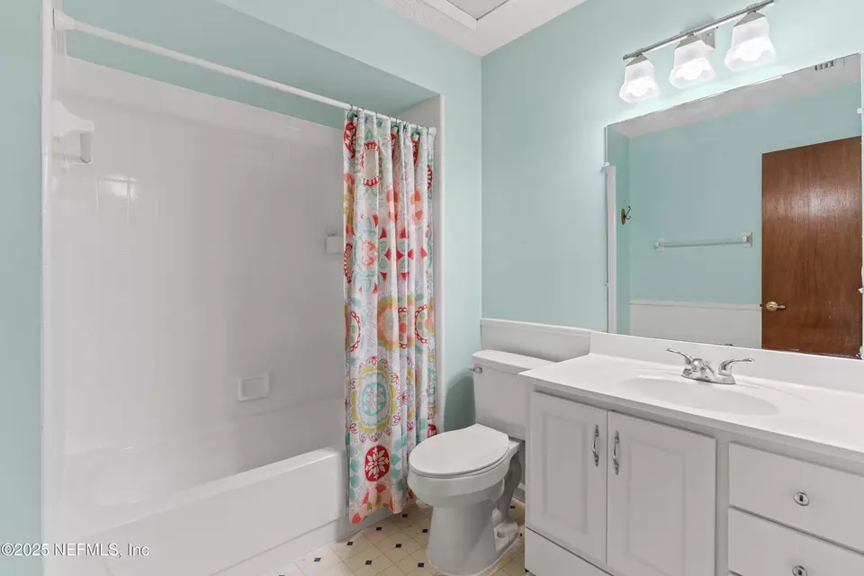 Bath - 10930 Grand Trunk Ln, Jacksonville, FL 32257 photo 3 of 4